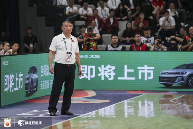 宫鲁鸣:现在的年轻球员运球突破还行但传球不行 这是最大短板